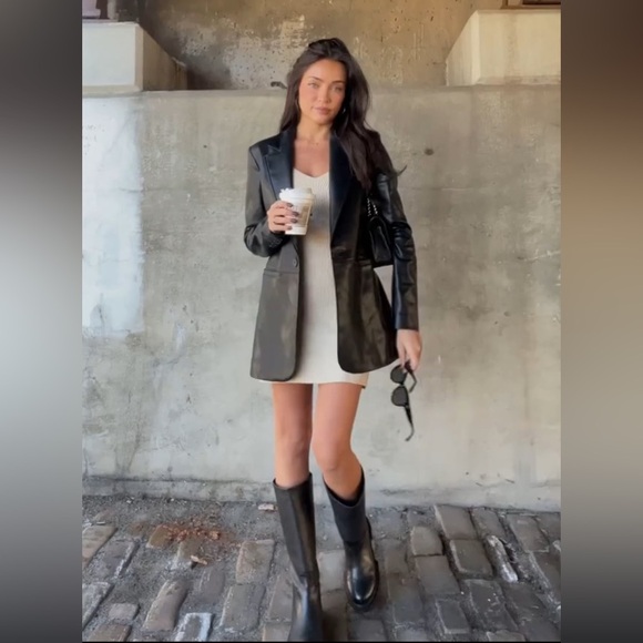 NWT Express Faux Leather Peak Lapel One Button Blazer Black sz XS - Picture 2 of 8